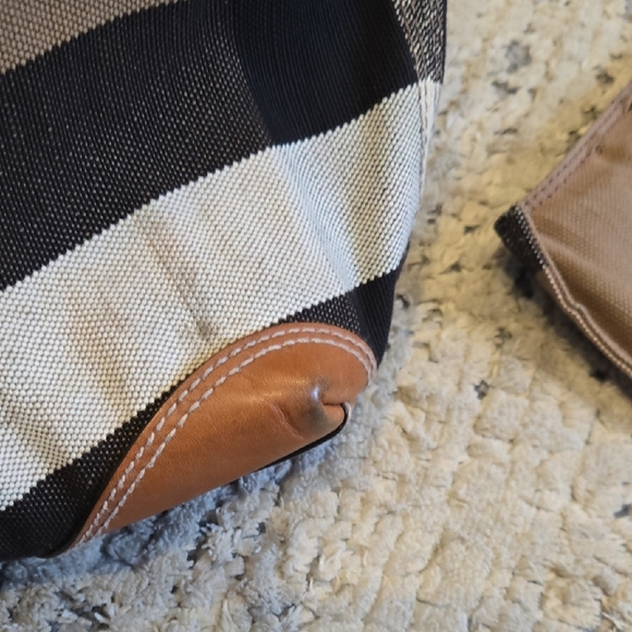 Burberry Women's Medium Maidstone Tote - Picture 5 of 12